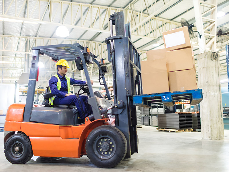 Desvendando mitos: Como escolher a melhor empilhadeira para o seu ambiente de trabalho