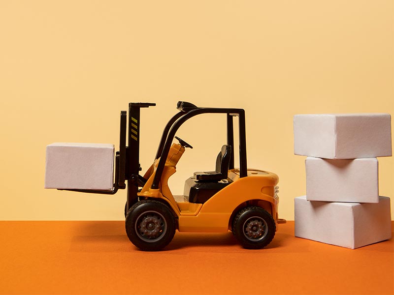 Locação de empilhadeiras e plataformas elevatórias: agilidade, segurança e eficiência para sua operação