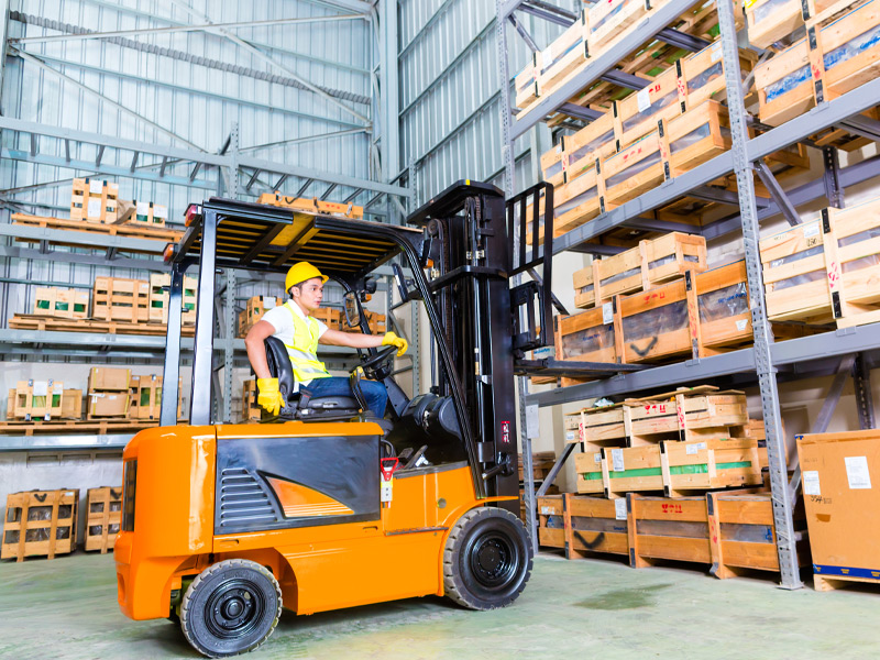 Como manter a flexibilidade em tempos incertos: optando pela locação de empilhadeiras