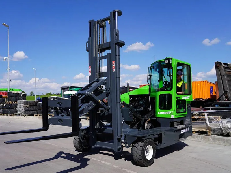 Combilift: Por que essas empilhadeiras são a solução ideal para cargas longas e espaços estreitos.